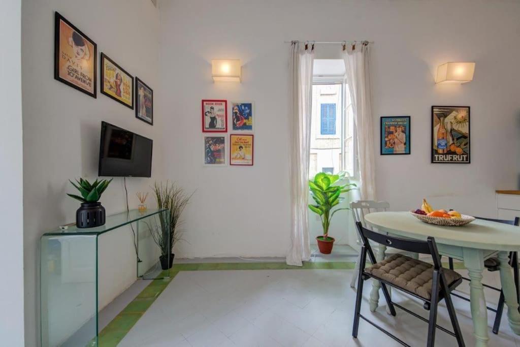 Traditional Maltese Town House In Floriana Exterior photo